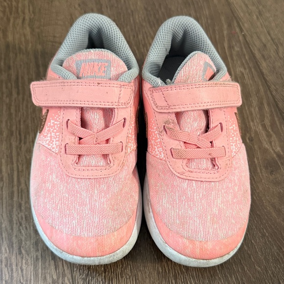 💗Nike Kids' Sneakers - Size 10c - Picture 3 of 8